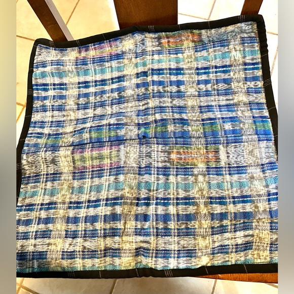 Artisan made pillow covers. Tulip design. Made in Chichicastenango Guatemala. - Picture 10 of 10